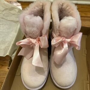 UGG Women's Gita Bow Mini Seashell Pink Boots with Satin Bows. VERY Rare